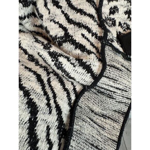 ALI MILES black white animal print button knit 3/4 sleeve cardigan sweater M - Picture 5 of 9